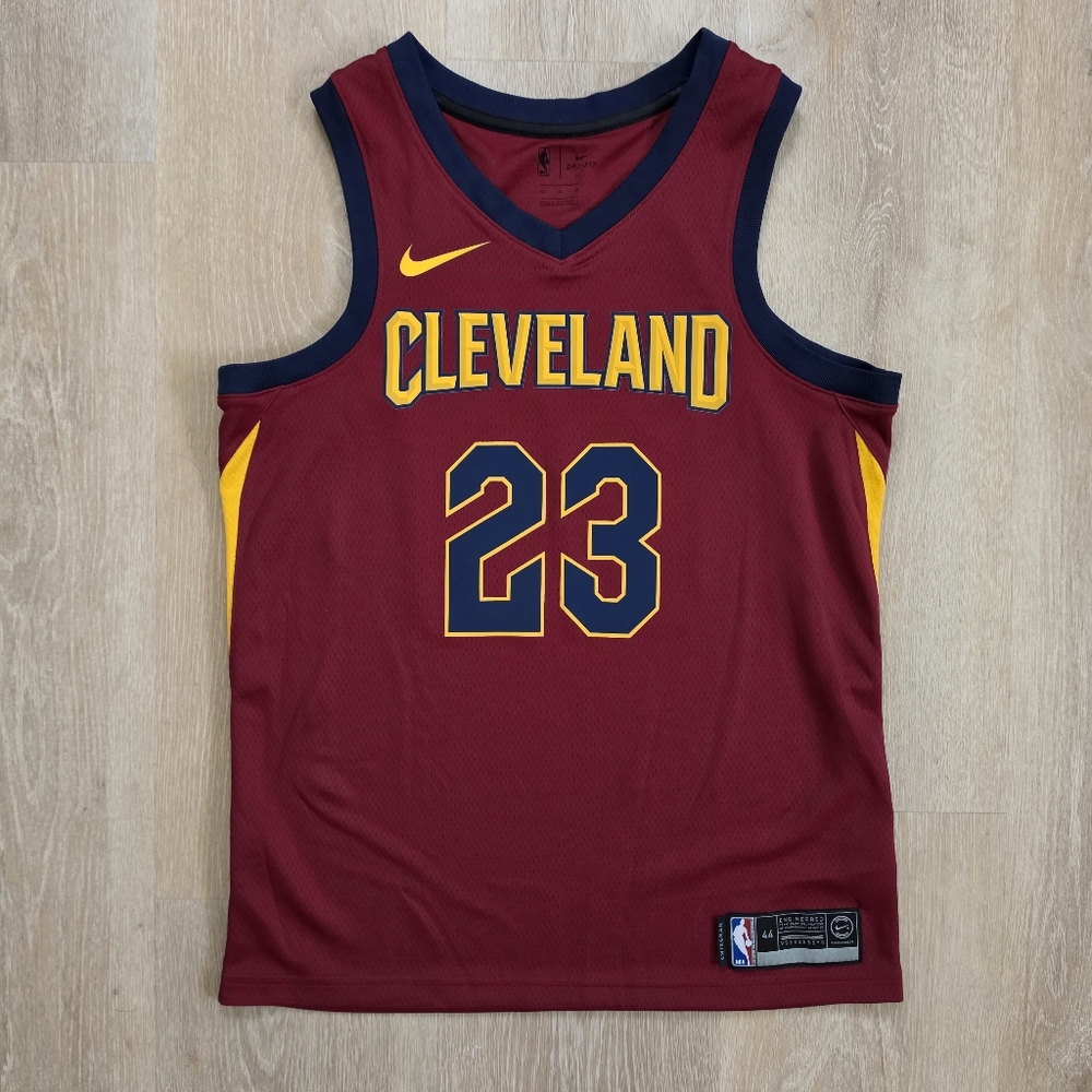 NIKE LEBRON JAMES CLEVELAND JERSEY SZ MEDIUM